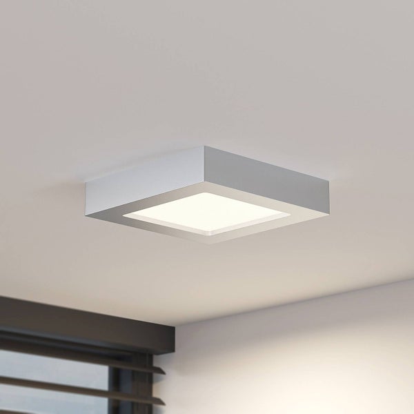 Quadratische LED-Deckenleuchte aus Metall in Silber mit flachem Design, montiert.