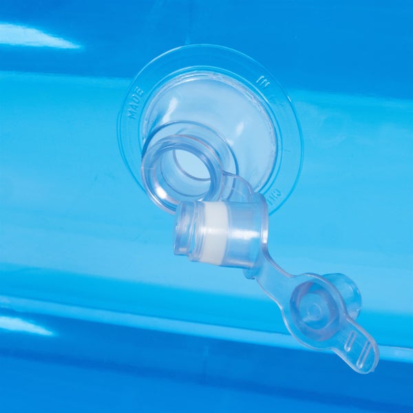 Offenes Sicherheitsventil an einem aufblasbaren Poolprodukt