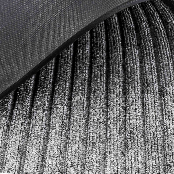 Fußmatte mit gerippter Oberfläche und rutschfester Unterseite