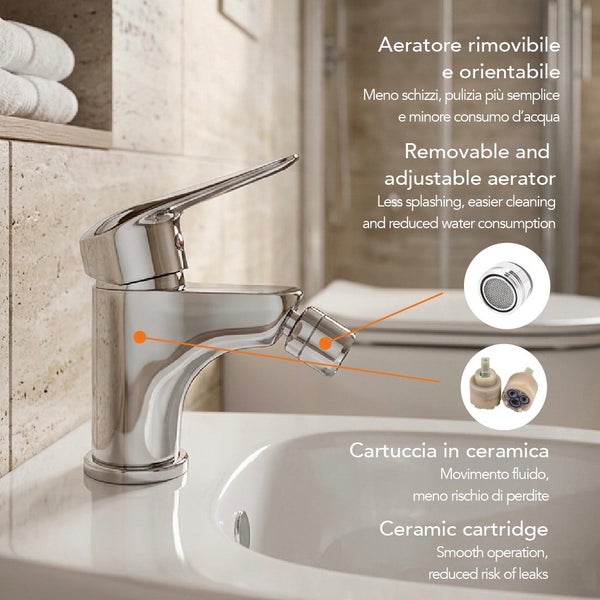 Bidet-Armatur aus Chrom mit verstellbarem Strahlregler und Keramikkartusche auf einem weißen Waschbecken in einem hellen Badezimmer.