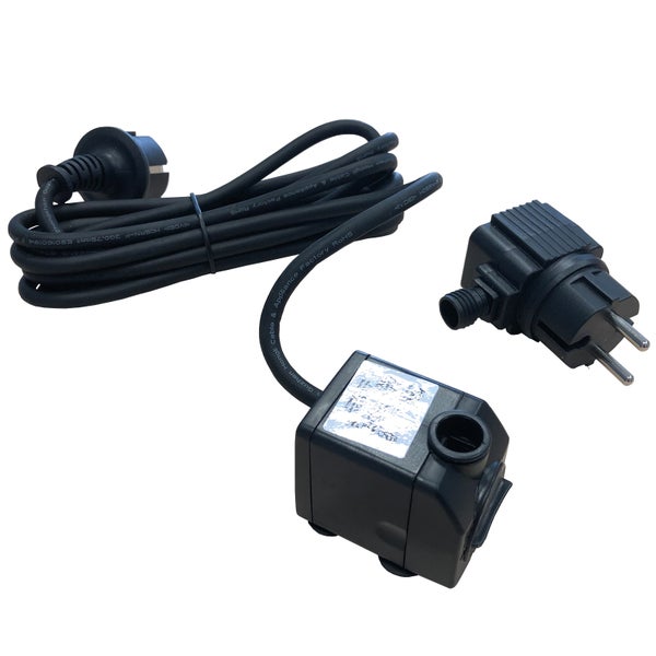 Kleine schwarze Tauchpumpe mit Stromkabel, Stecker und Adapter für Zimmerbrunnen oder Aquarien.