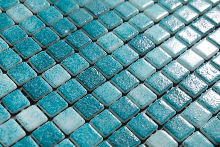 Gepresstes Glasmosaik auf Netz für Badezimmer und Küche 32.5cm x 51.5cm - Bahamas Pool