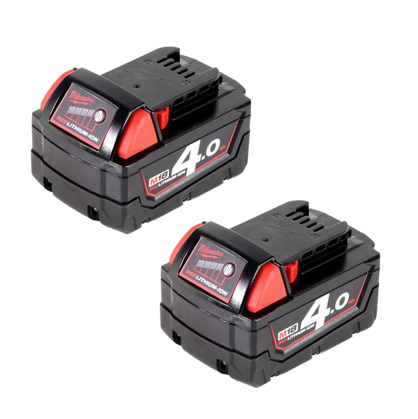 Zwei Milwaukee M18 4,0 Ah Redlithium-Ion Akkus für Elektrowerkzeuge.