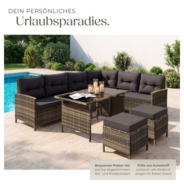 Gartenlounge-Set mit Tisch und Hockern auf einer Terrasse