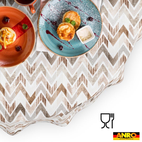 Tischdecke mit braunem Zickzack-Muster, Symbol für Lebensmittelechtheit und ANRO Deutsche Manufaktur Logo.