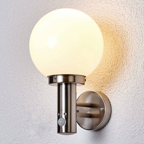 Lindby Wandleuchte außen Nada mit Bewegungsmelder (spritzwassergeschützt (Modern) in Alu aus Edelstahl (1 flammig, E27) - Wandlampe für Außenwand/Hauswand Haus Terrasse und Balkon