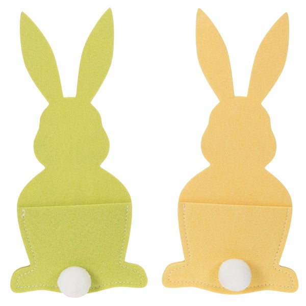Zwei Hasenfiguren aus Filz mit Tasche und Puschelschwanz