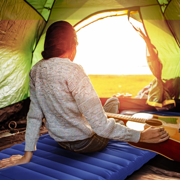 Outsunny Camping Isomatte, Luftmatratze mit Fußpumpe, wasserabweisend Luftbett mit Tragetasche, Schlafmatte für Garten, bis 120 kg belastbar, Blau