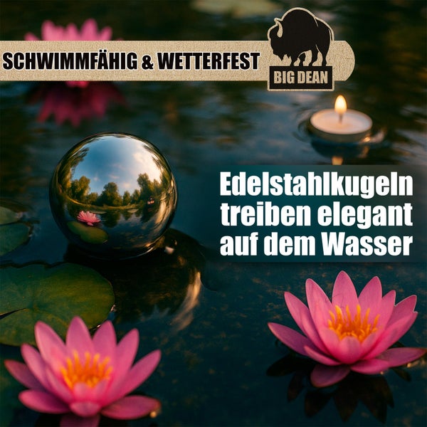 Schwimmfähige Edelstahlkugel von Big Dean Logo auf einem Gartenteich zwischen Seerosen und einer schwimmenden Kerze als Dekoration.