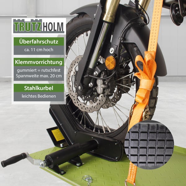 Motorradwippe mit Motorrad und Spanngurt