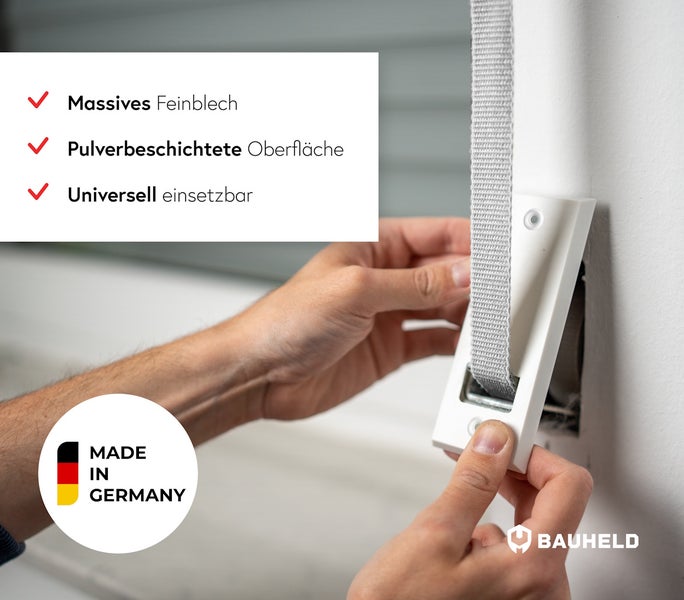 Person montiert Rollladengurtführung; Made in Germany Siegel; Bauheld Logo