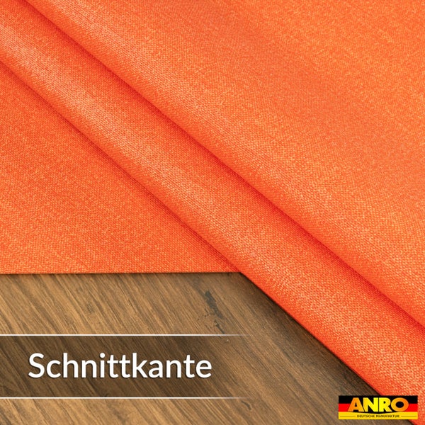 Orangefarbener Stoff in Leinenoptik mit Schnittkante auf einer Holzoberfläche. ANRO Logo.