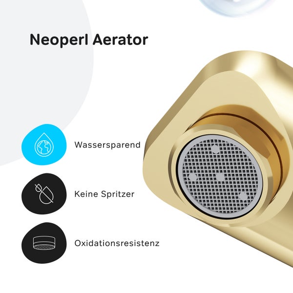 Hohe goldfarbene Waschtischarmatur neben einem Aufsatzwaschbecken