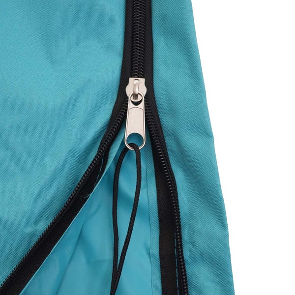 Detailaufnahme eines Reißverschlusses an einer blauen Stofftasche