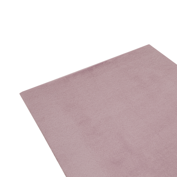 Weicher, rechteckiger Teppich in Rosa mit samtartiger Textiloberfläche.