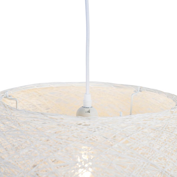 Pendelleuchte mit weißem Schirm aus Papiergeflecht und sichtbarem Leuchtmittel