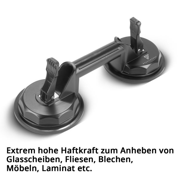 Wand mit Backsteintapete, Tisch mit Dekorationen