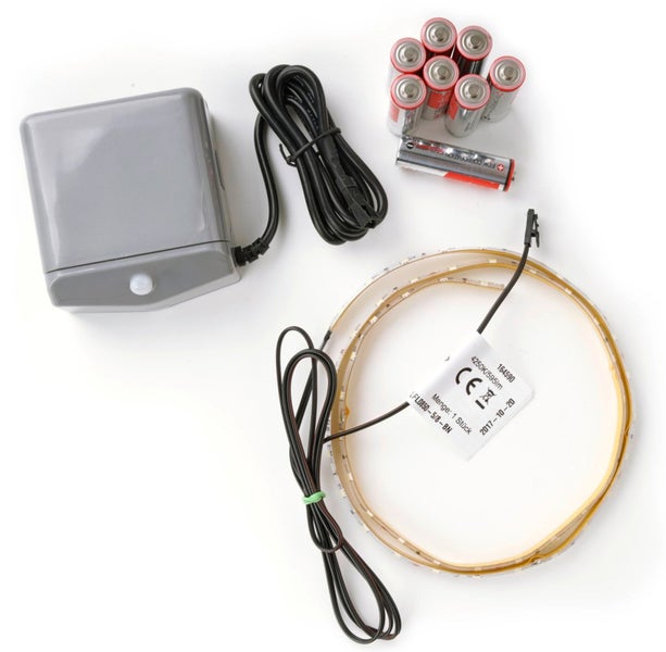 LED Lichtleiste mit Batterien, Bewegungsmelder und Netzteil