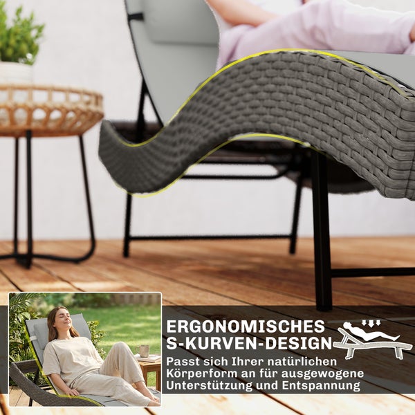 Ergonomische Gartenliege mit S-Kurven-Design aus Flechtmaterial auf einer Holzterrasse.