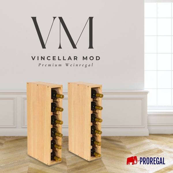 Zwei schmale Weinregale aus hellem Holz der Serie Vincellar Mod, gefüllt mit Flaschen, in einem hellen Raum mit Parkettboden. ProRegal Logo.