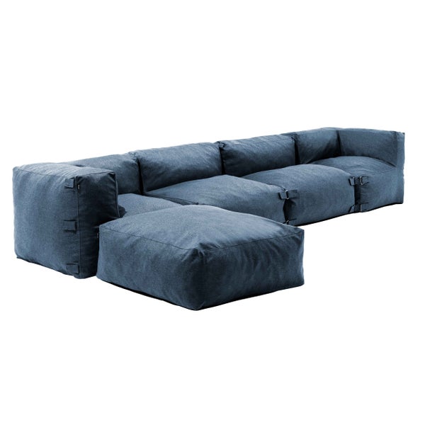 Modulares blaues Loungesofa aus strukturiertem Stoff mit Hocker und Verbindungsgurten.