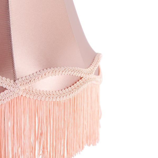 Stofflampenschirm mit dekorativer Borte und langen Fransen