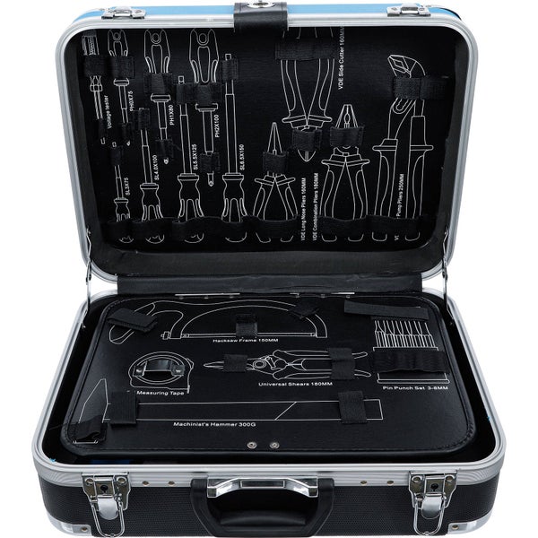 Offener Werkzeugkoffer mit Markierungen und Beschriftungen für Handwerkzeuge wie Zangen, Schraubendreher und einen Hammer.