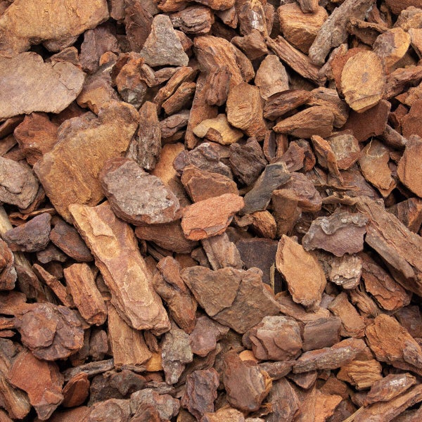 Palettenware Pinienrinde von galamio, 39 Säcke zu je 60 Liter, Körnung 15 bis 25 Millimeter, 100 Prozent Mittelmeer-Pinie.