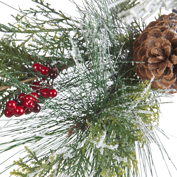Künstlicher Weihnachtsbaumzweig mit Tannenzapfen und roten Beeren als Weihnachtsdekoration