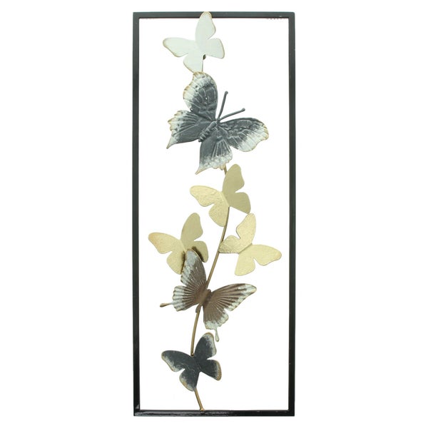 Wanddekoration aus Metall mit Schmetterlingen in einem schwarzen rechteckigen Rahmen.