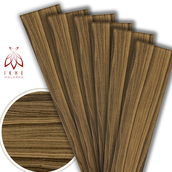 Wandpaneele mit Holzoptik in Braun, fächerförmig angeordnet, Detailansicht der Oberflächenstruktur und IKHE MALARKA Logo.