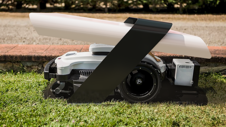 Rasenmähroboter auf Rasen