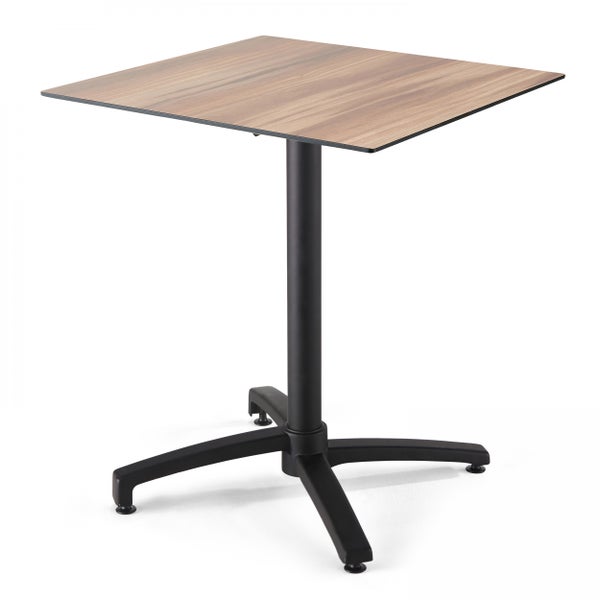 Quadratischer Tisch mit Platte in Holzoptik und schwarzem Metall-Säulengestell.