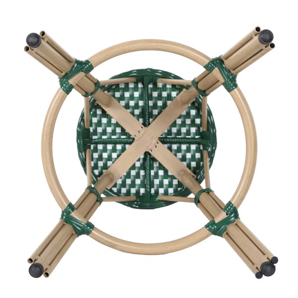 Unteransicht eines Bistrohockers aus Rattan-Imitat mit kreisförmiger Fußstütze und grün-weiß geflochtener Sitzfläche.