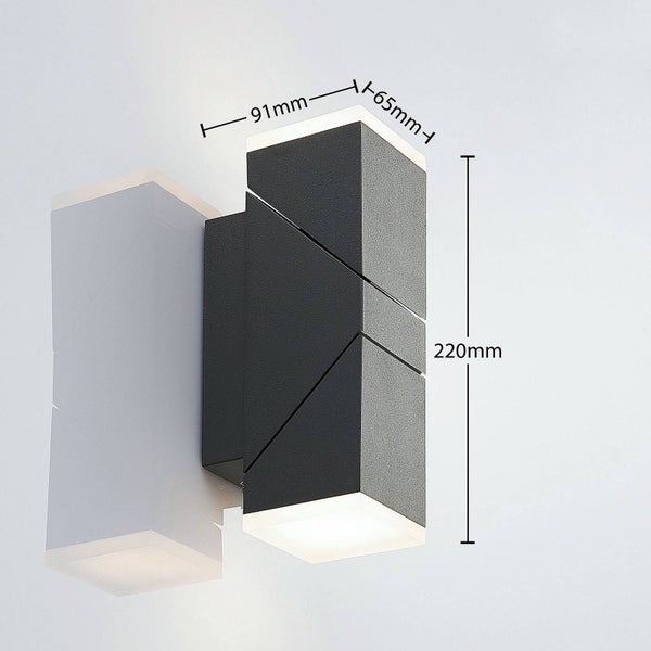 Moderne anthrazitfarbene Außenwandleuchte mit Abmessungen: Höhe 220 Millimeter, Breite 65 Millimeter und Tiefe 91 Millimeter.
