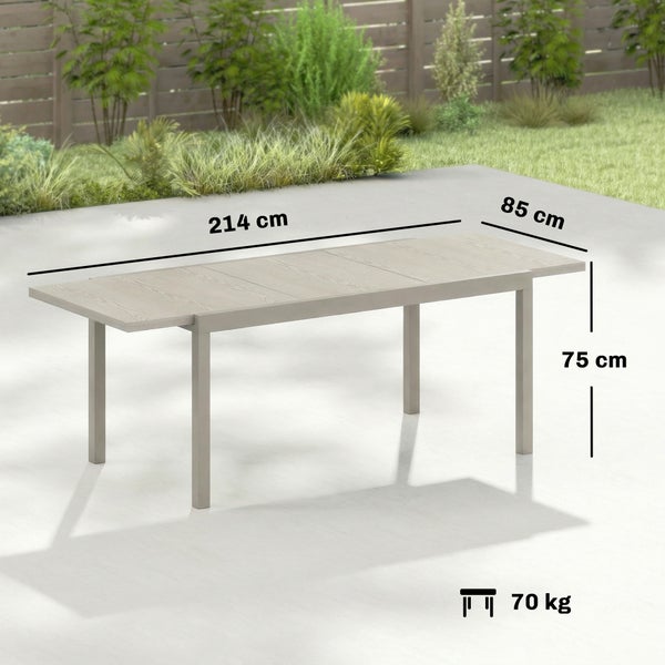 Ausziehbarer Gartentisch aus Metall auf einer Terrasse: 85 Zentimeter breit, 154 Zentimeter für 8 Personen oder 214 Zentimeter für 10 Personen.
