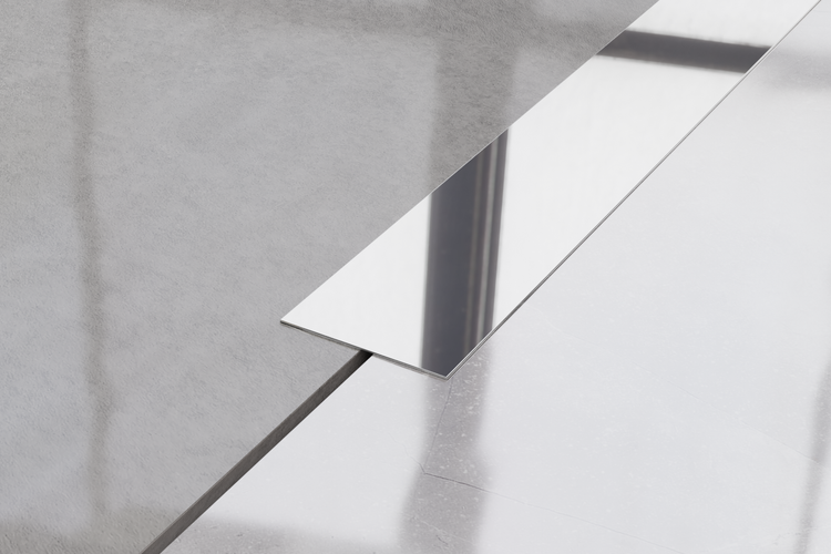 Edelstahl Duschrinne im modernen Badezimmer