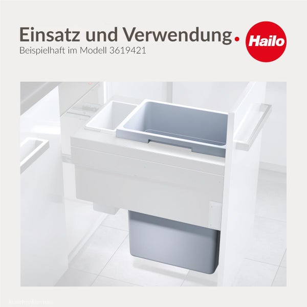 Hailo Abfalltrennsystem eingebaut in einen Küchenunterschrank mit zwei herausnehmbaren Behältern. Hailo Logo.