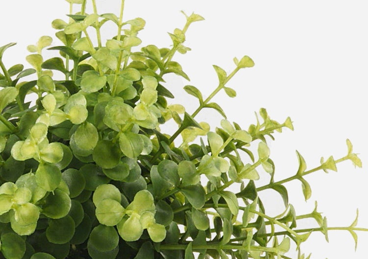 Künstliche Blume mit weißen Blütenblättern, grünem Fruchtstand und grünem Stiel für Dekorationen.