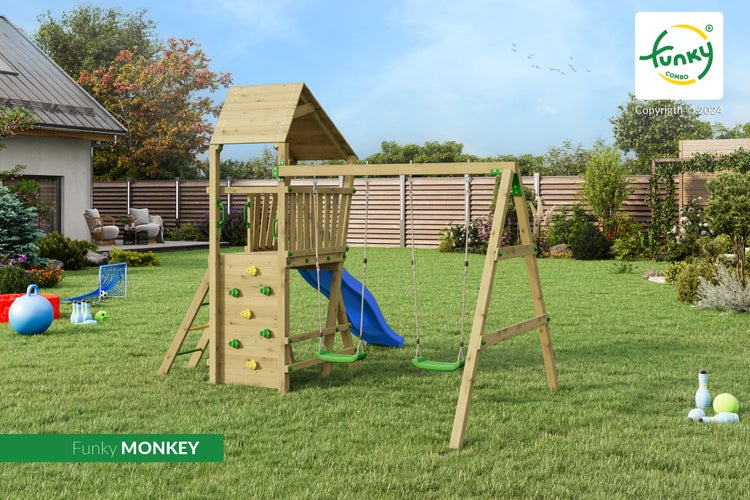 Spielturm Funky Monkey aus Holz im hellen Garten mit Kletterwand, blauer Rutsche und zwei Schaukeln auf einer Rasenfläche. Funky Combo Logo.