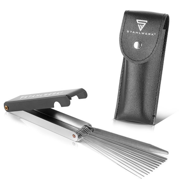 Stahlwerk Düsenreinigungs-Set aus Metall mit Reinigungsnadeln und einer Feile in einem schwarzen Etui.