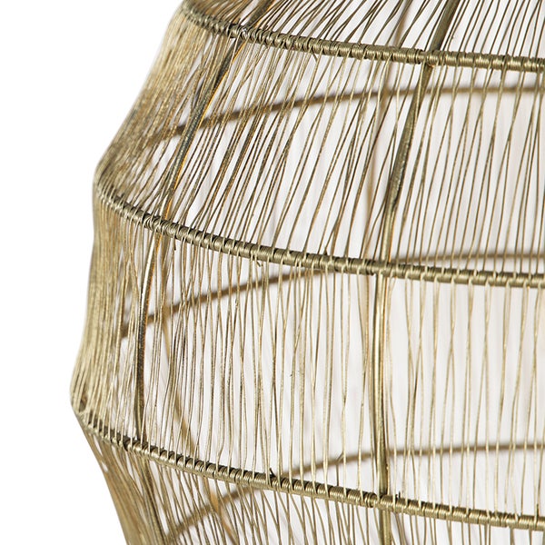 Detailansicht einer Hängelampe aus Metalldraht