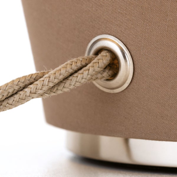 Detailaufnahme eines Textilschirms mit Kordel