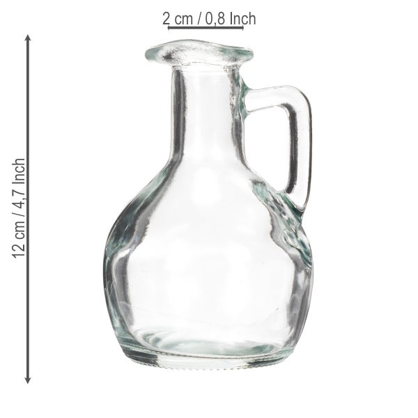 Kleine Glaskaraffe mit Henkel, Höhe 12 Zentimeter, Öffnungsdurchmesser 2 Zentimeter.