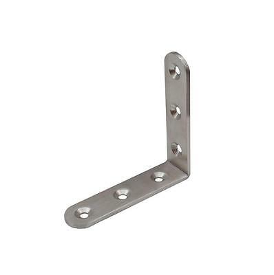 Winkelverbinder aus Metall mit drei Schraublöchern pro Schenkel zur stabilen Verbindung von Bauteilen.