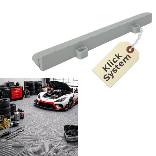 Abschlussprofil für Bodenfliesen mit Klick-System in einer Garage mit Sportwagen und grauem modularem Bodenbelag.
