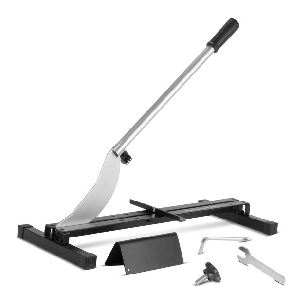 Manueller Laminat- und Vinylschneider aus Metall mit Hebelgriff und Zubehör wie Maulschlüssel und Innensechskantschlüssel sowie Stahlwerk Logo.