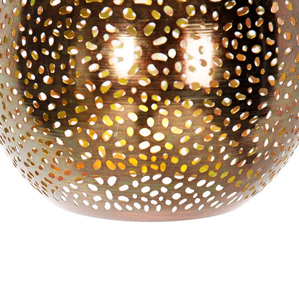 Detailaufnahme einer perforierten Hängelampe