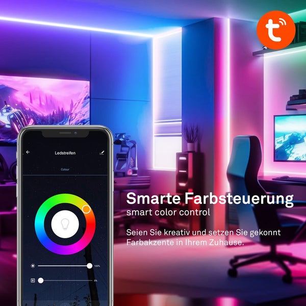Smartphone mit App zur smarten Farbsteuerung von LED-Streifen in einem modern beleuchteten Raum mit Gaming-Setup und Tuya Logo.