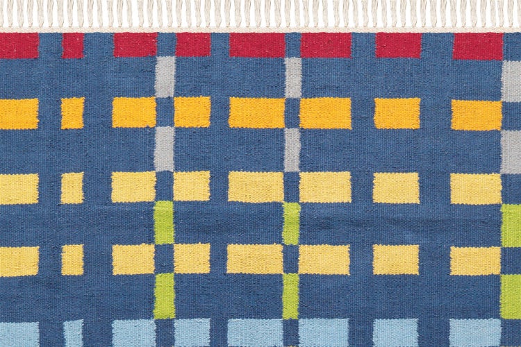 Gewebter Teppich mit geometrischem Karomuster und Fransen Abschluss